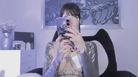 Snapshot of eminence_shadow chatting on 06.19.26 ELLE DANIELLE online show from 06.19.26