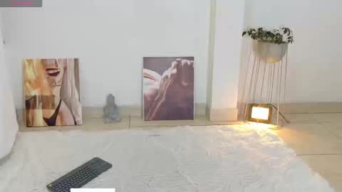 Snapshot of emiryann chatting on 09.08.25 Eimy online show from 09.08.25