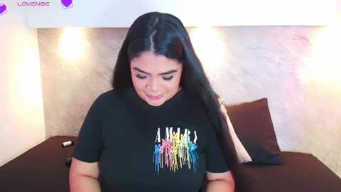Snapshot of emma__becket chatting on 05.27.26 Emma online show from 05.27.26