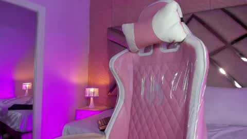 Snapshot of emma__copper chatting on 03.31.26 emaa online show from 03.31.26
