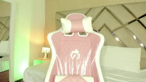 Snapshot of emma__copper chatting on 04.22.26 emaa online show from 04.22.26