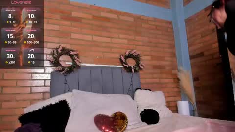 Snapshot of emma_belley chatting on 07.12.26 Hey Im EmmaHelp me reach 100 likes online show from 07.12.26