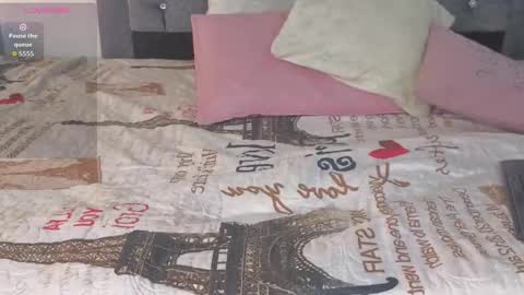 Snapshot of emma_blake__ chatting on 10.12.25 Emma online show from 10.12.25