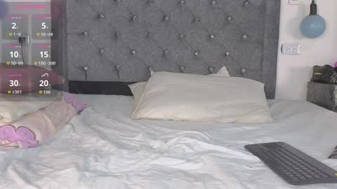 Snapshot of emma_blake__ chatting on 10.27.25 Emma online show from 10.27.25