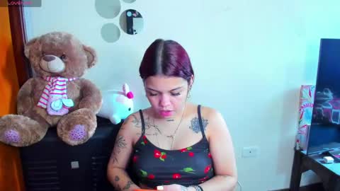 Snapshot of emma_boo_ chatting on 05.11.26 emma_boo_ online show from 05.11.26