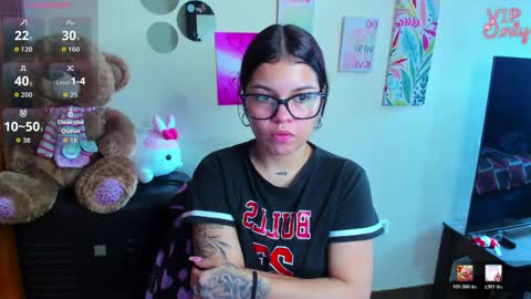 Snapshot of emma_boo_ chatting on 05.27.26 emma_boo_ online show from 05.27.26