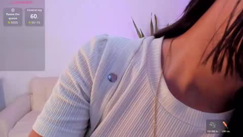 Snapshot of emma_collins01 chatting on 05.17.26 Emma online show from 05.17.26