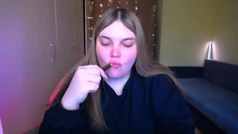 Snapshot of emma_dorn chatting on 04.27.26 Eva online show from 04.27.26
