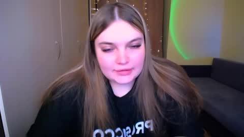 Snapshot of emma_dorn chatting on 05.21.26 Eva online show from 05.21.26