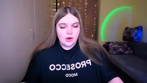 Snapshot of emma_dorn chatting on 05.30.26 Eva online show from 05.30.26