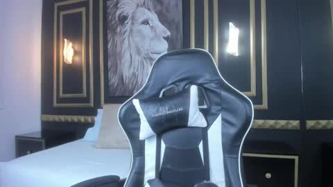 Snapshot of emma_hiltonn_ chatting on 02.25.26 E M M A online show from 02.25.26