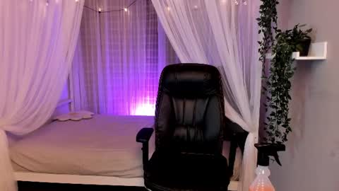 Snapshot of emma_lirys chatting on 07.11.26 Emma online show from 07.11.26