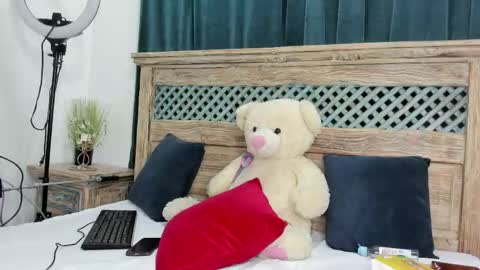 Snapshot of emma_loaiza chatting on 05.24.26 Emma Loaiza online show from 05.24.26