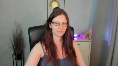 Snapshot of emma_lust94 chatting on 06.29.26 emma online show from 06.29.26