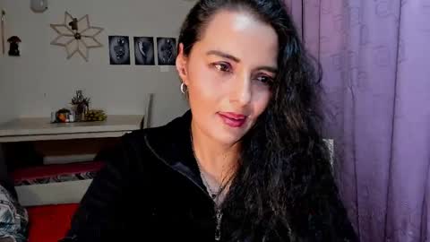 Snapshot of emma_luxy chatting on 04.08.26 emma luxy online show from 04.08.26