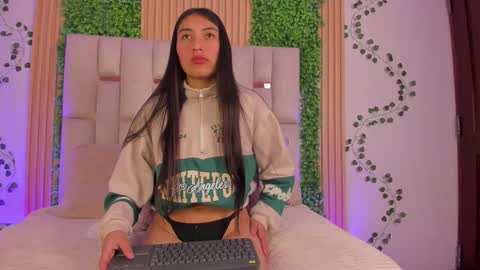 Snapshot of emma_nmm chatting on 02.04.26 Emma online show from 02.04.26