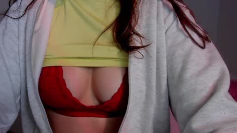 Snapshot of emma_rr chatting on 12.11.24 Emma online show from 12.11.24