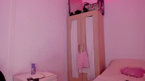 Snapshot of emma_rr chatting on 02.12.25 Emma online show from 02.12.25