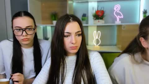 Snapshot of emma_swee chatting on 02.26.26 emma_swee online show from 02.26.26