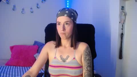 Snapshot of emma_sweethot chatting on 06.24.26 Emma Black online show from 06.24.26