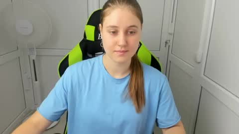 Snapshot of emma_sweettyy chatting on 07.17.26 Emma online show from 07.17.26