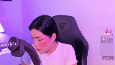 Snapshot of emma_walton_ chatting on 06.17.26 online show from 06.17.26