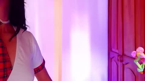 Emma web online show from 10.15.25