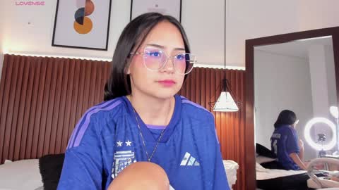 Snapshot of emma_white_01 chatting on 12.14.24 emma your love online show from 12.14.24