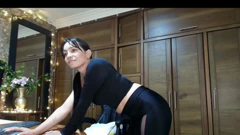 Snapshot of emma_xue chatting on 12.28.24 Emma online show from 12.28.24