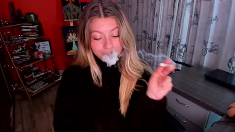 Snapshot of emmaa_hostt chatting on 01.07.25 Ema .l. online show from 01.07.25