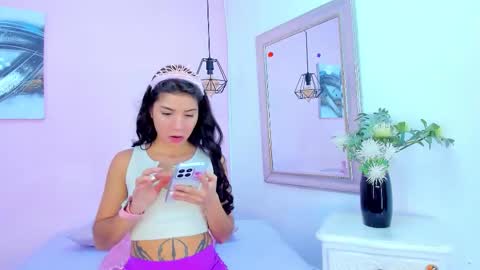 Snapshot of emmaa_sandoval chatting on 11.19.25 Emma online show from 11.19.25