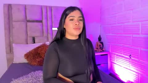 Snapshot of emmabecket2 chatting on 11.04.25 emma becket online show from 11.04.25