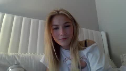 Snapshot of emmabrooksxo chatting on 02.26.26 Emmaxbrooksxo online show from 02.26.26