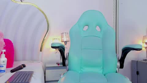 Snapshot of emmacrush chatting on 02.07.25 Welcome Im yosein Your love is my passion activate it with your tips and enjoy with me online show from 02.07.25