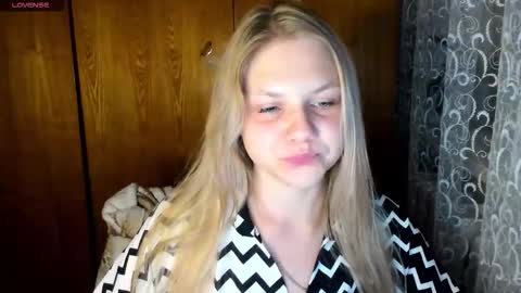 Snapshot of emmafrizea chatting on 09.11.25 Hello Im newMake me cumPVT 12tk for min ALL INCLUSIVE online show from 09.11.25