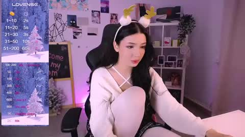 Snapshot of emmakeam_ chatting on 12.22.24 Emma online show from 12.22.24