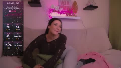 Snapshot of emmakeam_ chatting on 01.31.25 Emma online show from 01.31.25