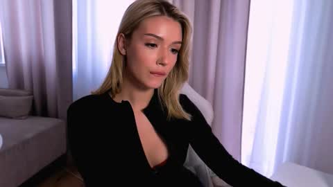 Snapshot of emmakeam_ chatting on 03.17.26 Emma online show from 03.17.26