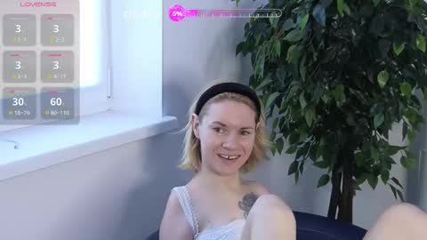 Snapshot of emmalarkins chatting on 10.14.25 Emma online show from 10.14.25