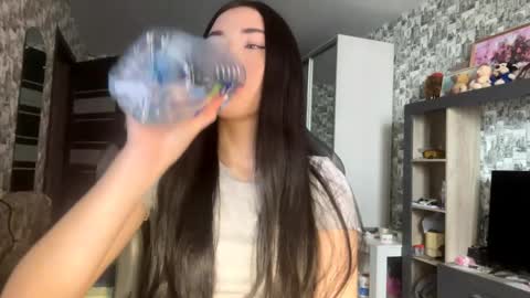 Snapshot of emmalinefairclough chatting on 04.06.26 Emma online show from 04.06.26