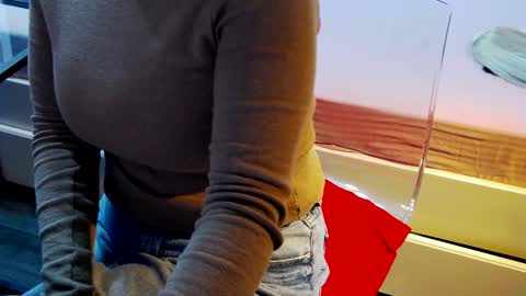 Emma Mavis online show from 12.13.24