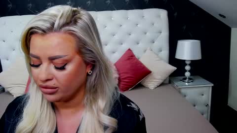 Emma Mavis online show from 12.19.24