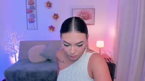 Snapshot of emmamoretti_ chatting on 05.25.26 EMMA online show from 05.25.26