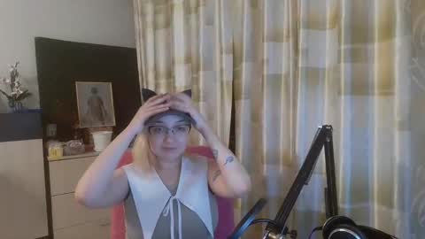 Snapshot of emmanoir_ chatting on 02.26.25 emmanoir_ online show from 02.26.25