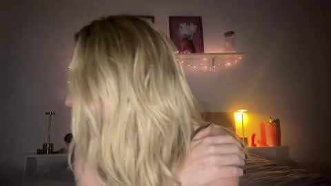 Snapshot of emmaonlyx1 chatting on 05.18.26 emmaonlyx1 online show from 05.18.26