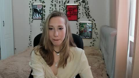 Snapshot of emmarayder chatting on 04.06.26 Emma online show from 04.06.26