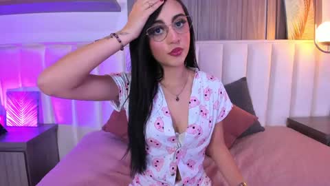 Snapshot of emmarios_qm chatting on 04.16.26 Emma online show from 04.16.26
