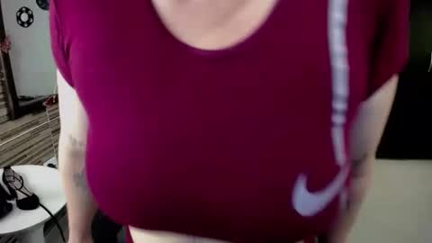 Snapshot of emmarizzoo chatting on 11.08.25 Emma online show from 11.08.25