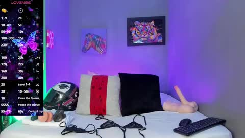 Snapshot of emmasmith06 chatting on 10.02.25 Emma online show from 10.02.25