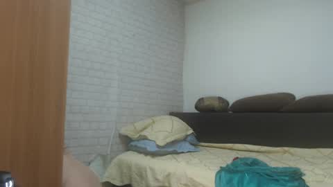 Snapshot of emmasquirt69 chatting on 04.28.26 emmasquirt69 online show from 04.28.26